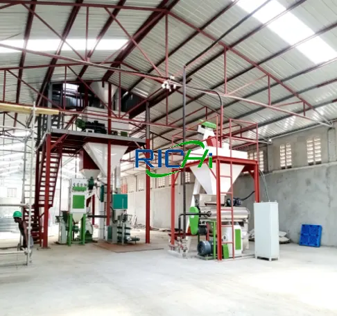 5-7T/H turnkey pig feed processing factory in Haiti, semi-automatic pig feed pellet production line with crushing and pelleting system
