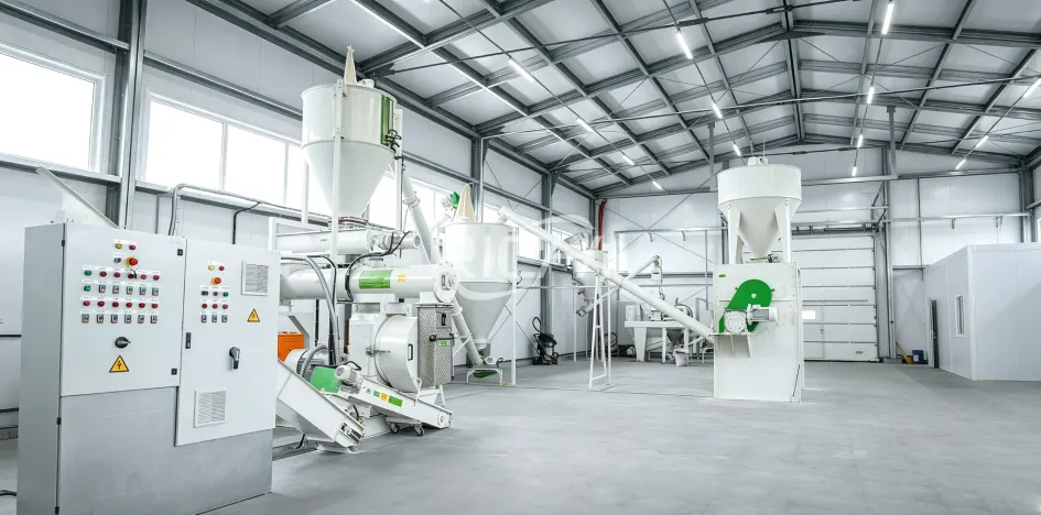 Creep and nursery pig feed production line built in Russia, automatic feed mill for piglet compound feed pellet manufacturing