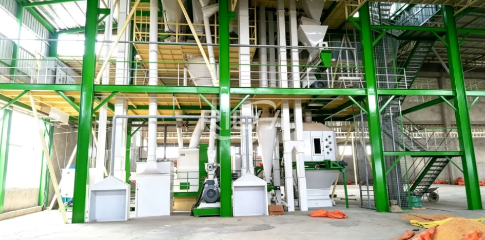 Turnkey pig pellet feed production line project in Vietnam, multi-layer automatic pig feed processing factory equipment