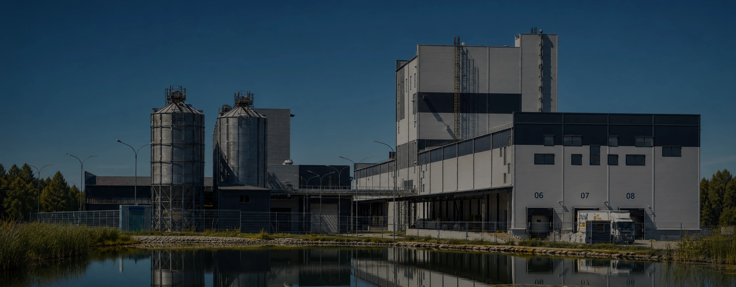 Ligne de production par extrusion et agglomération d'aliments pour crevettes